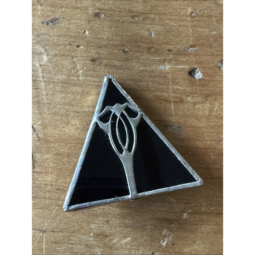 VTG ARTESIAN ROBIN‎ STEFAN BLACK STAINED GLASS & PEWTER BROOCH